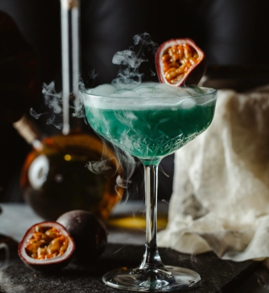 Food - Best Smoked Cocktails (Old-Fashioned, Dragon’s Breath, & More)