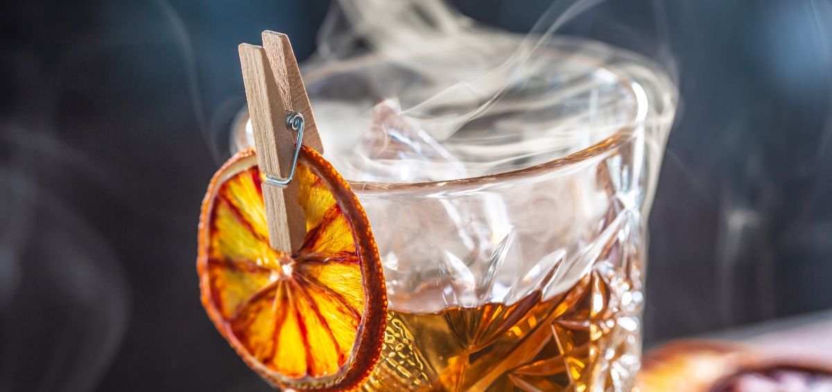 Best Smoked Cocktails (Old-Fashioned, Dragon’s Breath, & More)